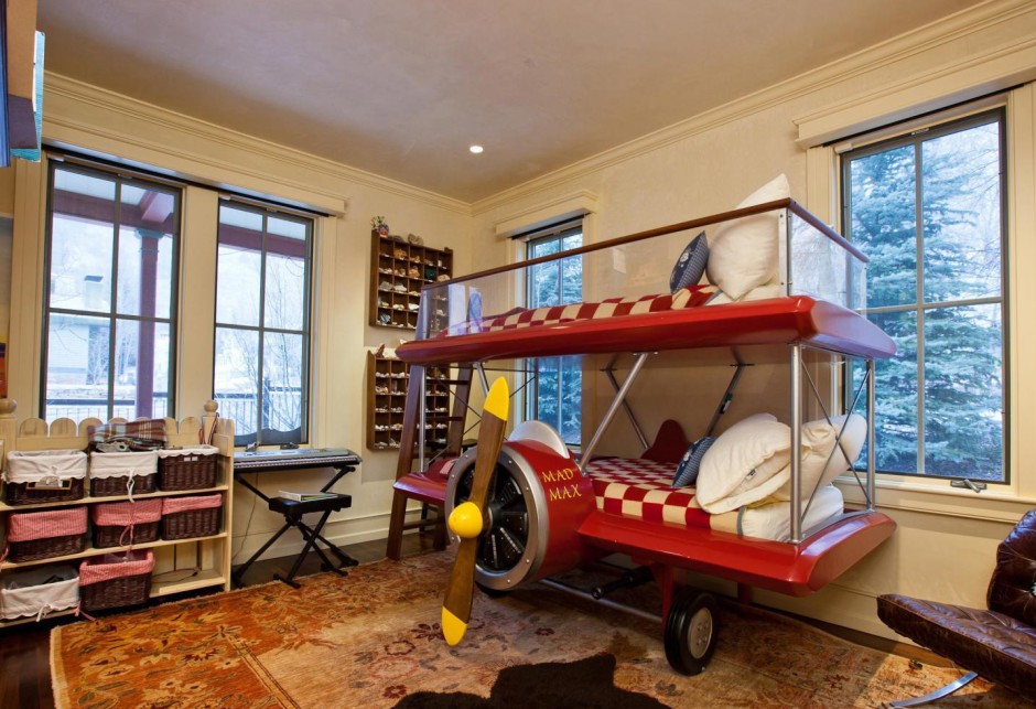 Creative Bunk Beds Shaped Airplane
